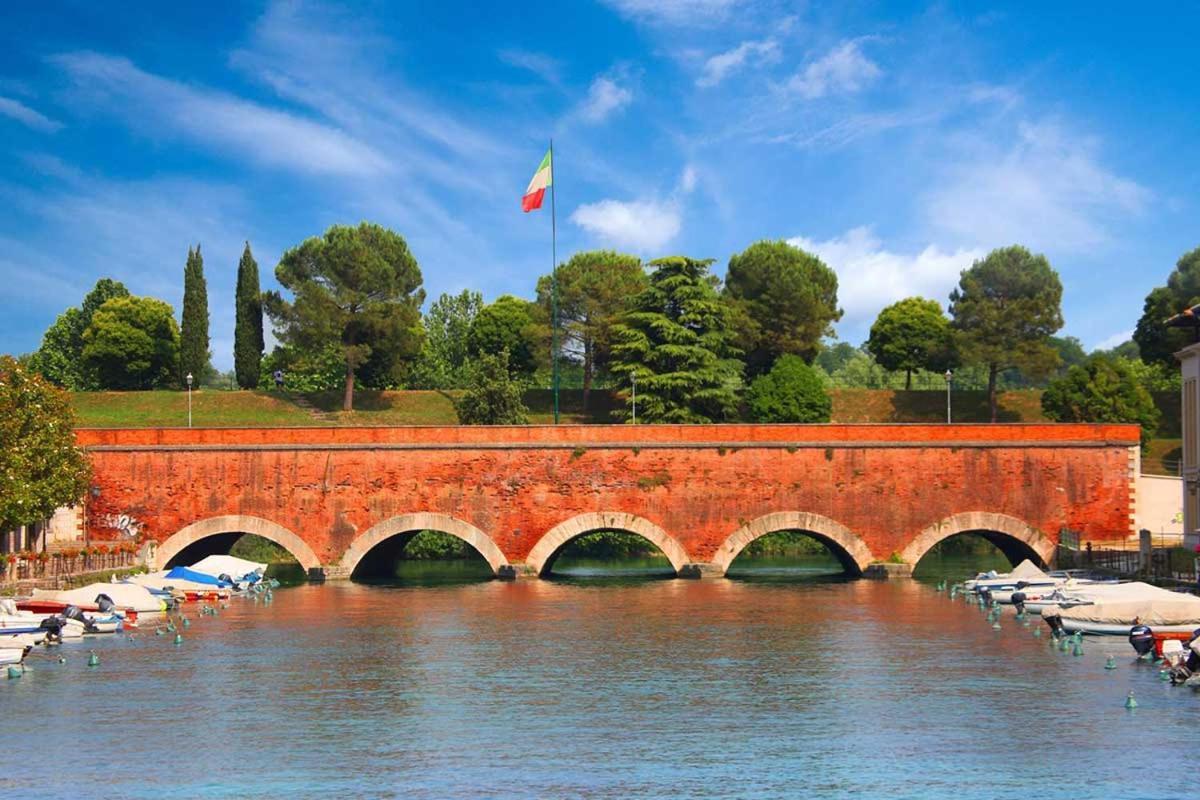 Acqua Verde Appartamenti Peschiera del Garda Luaran gambar