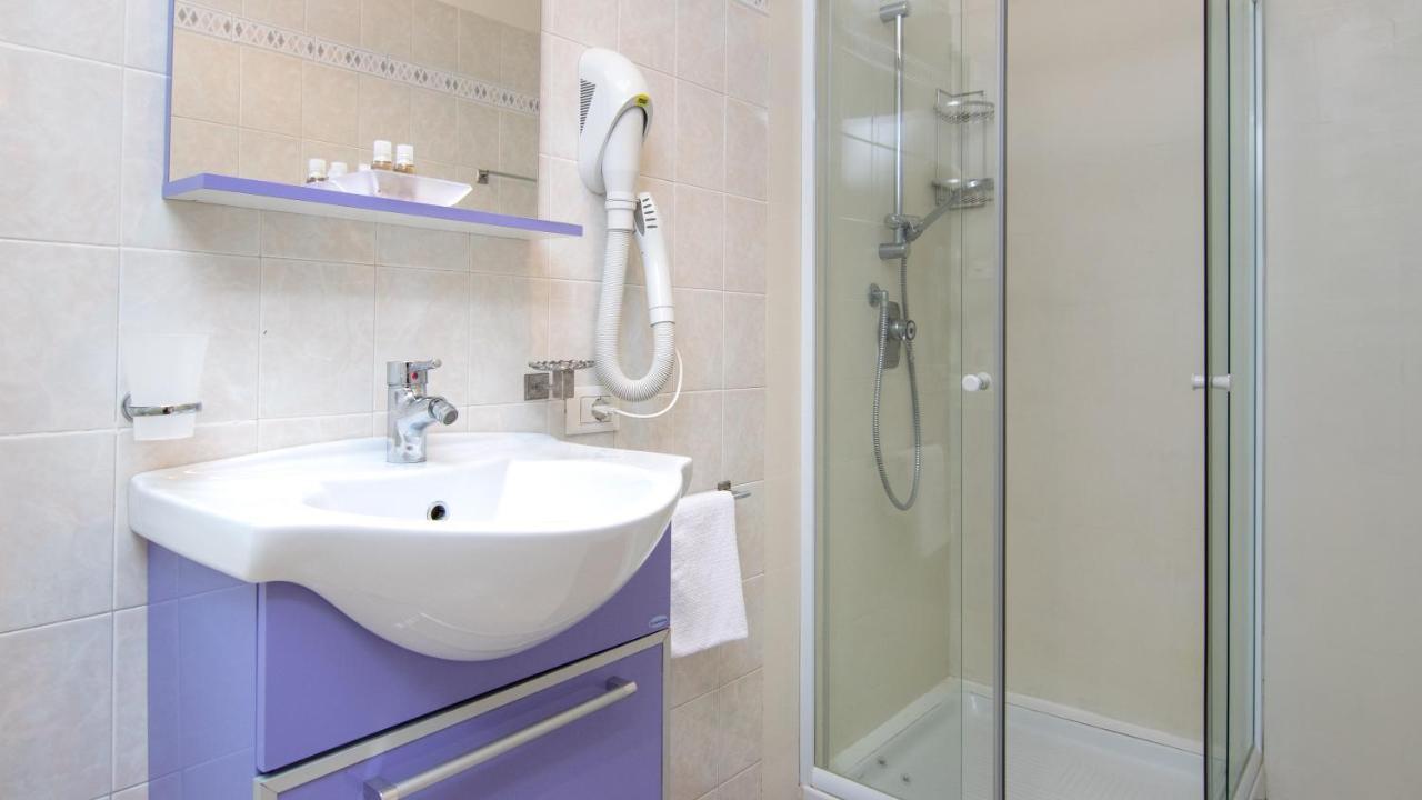 Acqua Verde Appartamenti Peschiera del Garda Luaran gambar