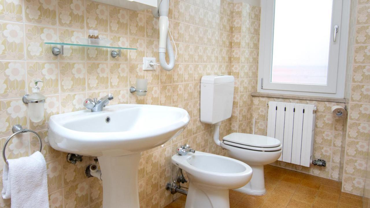 Acqua Verde Appartamenti Peschiera del Garda Luaran gambar